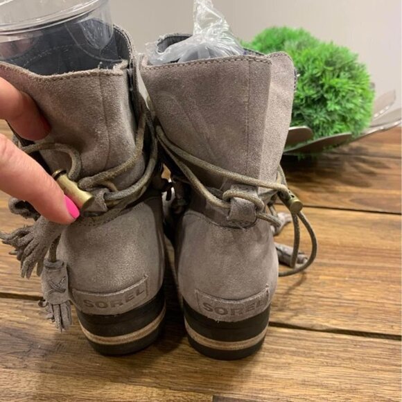 ☑️sorel booties. Gray. Brand new. Size 9. Adjustable ankle strap. Stunning… - Picture 3 of 10